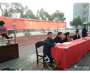 總經(jīng)理獻(xiàn)愛心 (3)