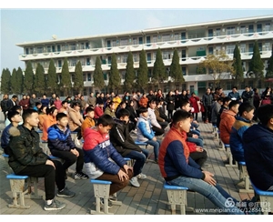 總經(jīng)理獻(xiàn)愛心 (4)